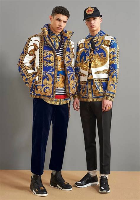 versace kleidung herren sale|Versace official website.